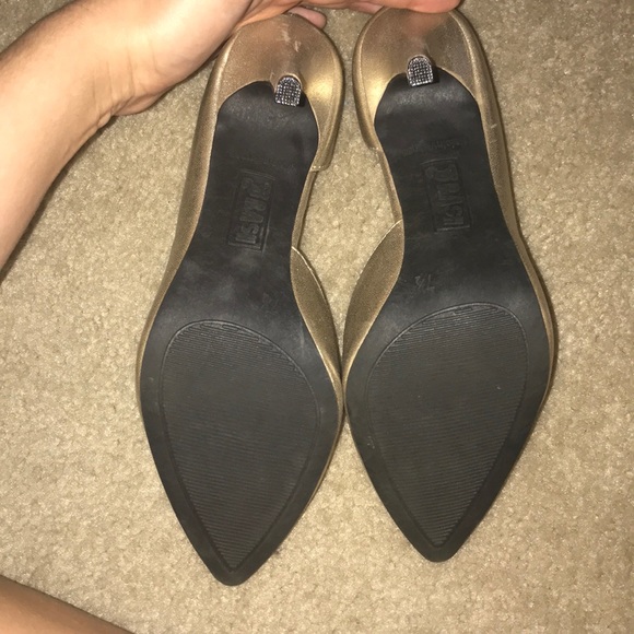 ⭐️Gold pumps! - Picture 4 of 4